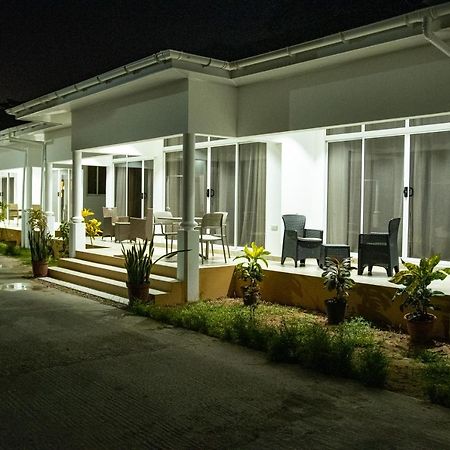 Macmillan'S Holiday Villas Grand Anse  Ngoại thất bức ảnh