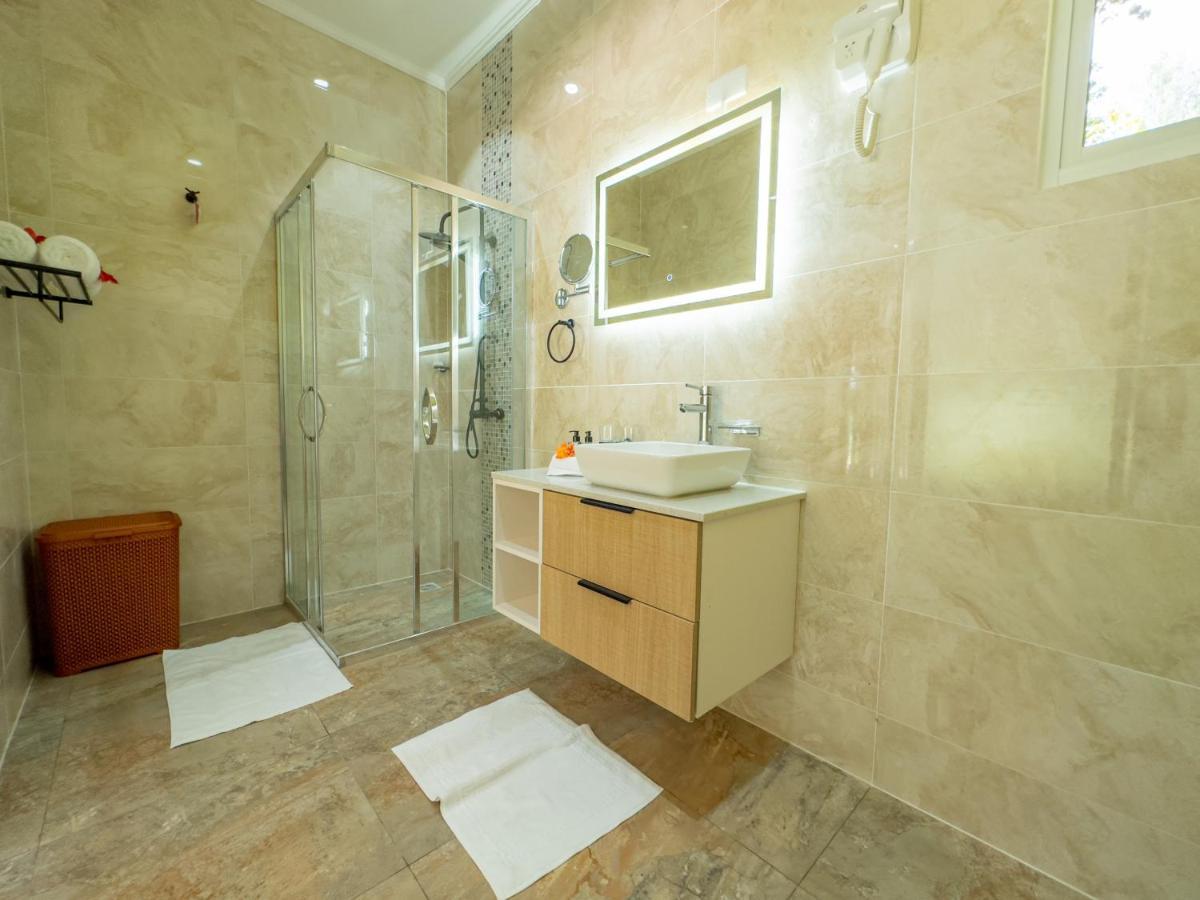 Macmillan'S Holiday Villas Grand Anse  Ngoại thất bức ảnh