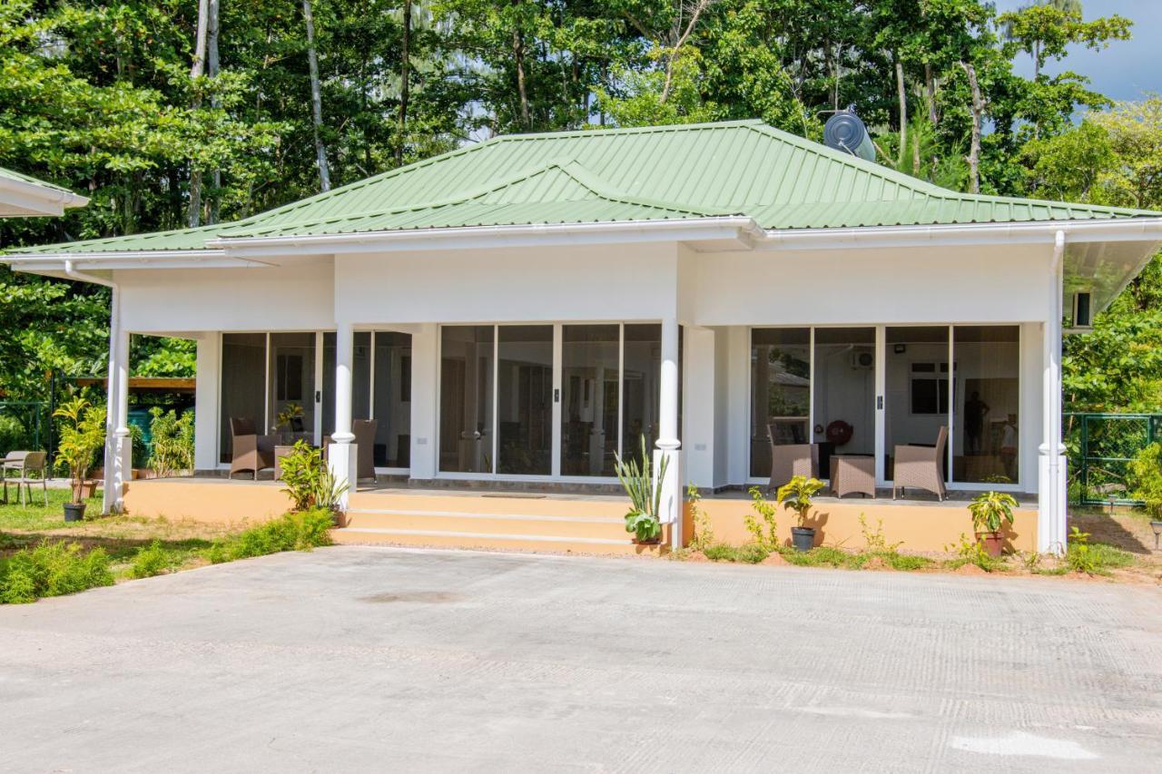 Macmillan'S Holiday Villas Grand Anse  Ngoại thất bức ảnh