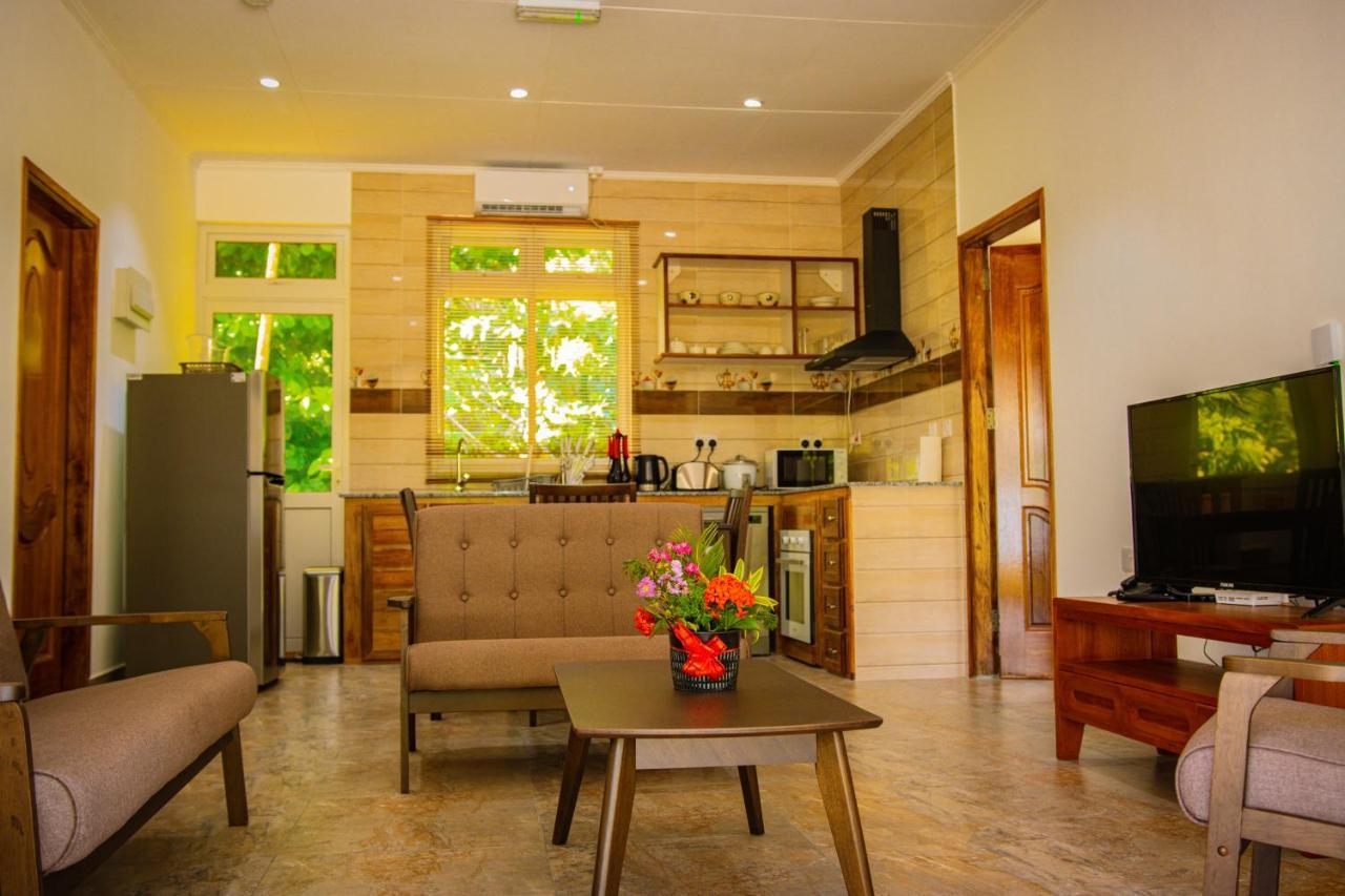 Macmillan'S Holiday Villas Grand Anse  Ngoại thất bức ảnh