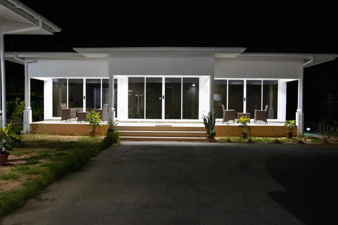Macmillan'S Holiday Villas Grand Anse  Ngoại thất bức ảnh