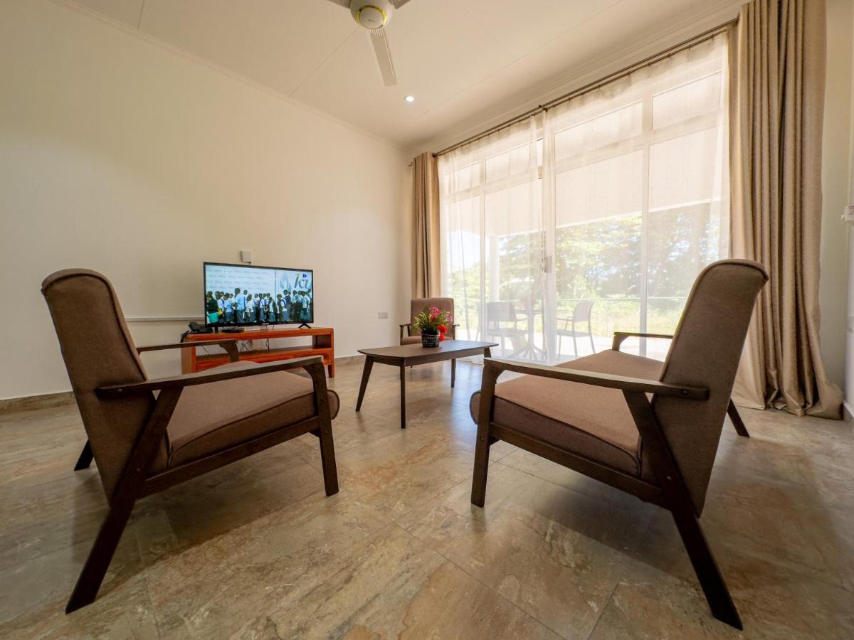 Macmillan'S Holiday Villas Grand Anse  Ngoại thất bức ảnh
