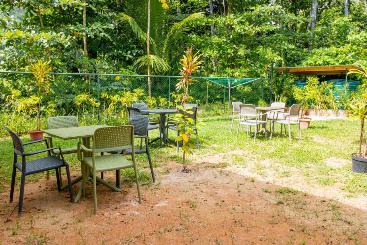 Macmillan'S Holiday Villas Grand Anse  Ngoại thất bức ảnh