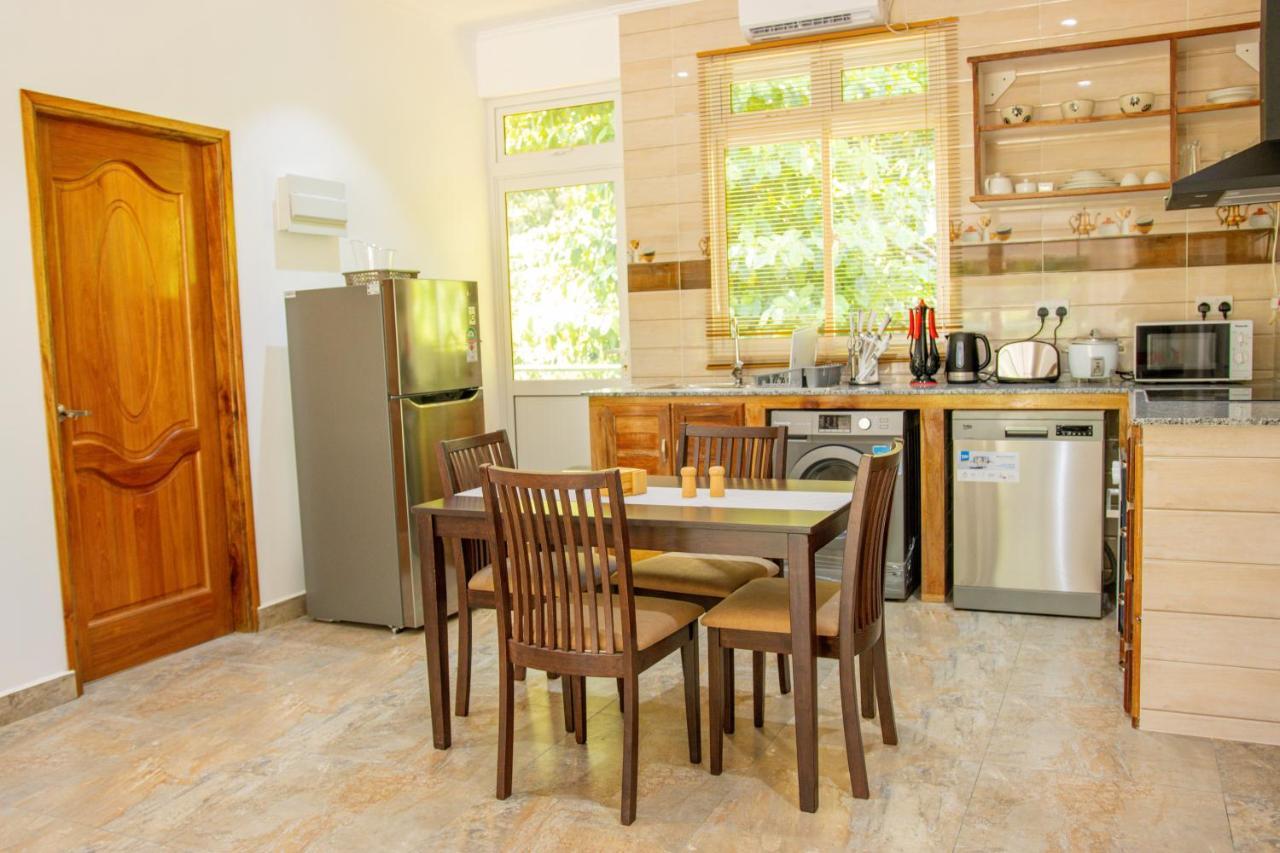 Macmillan'S Holiday Villas Grand Anse  Ngoại thất bức ảnh