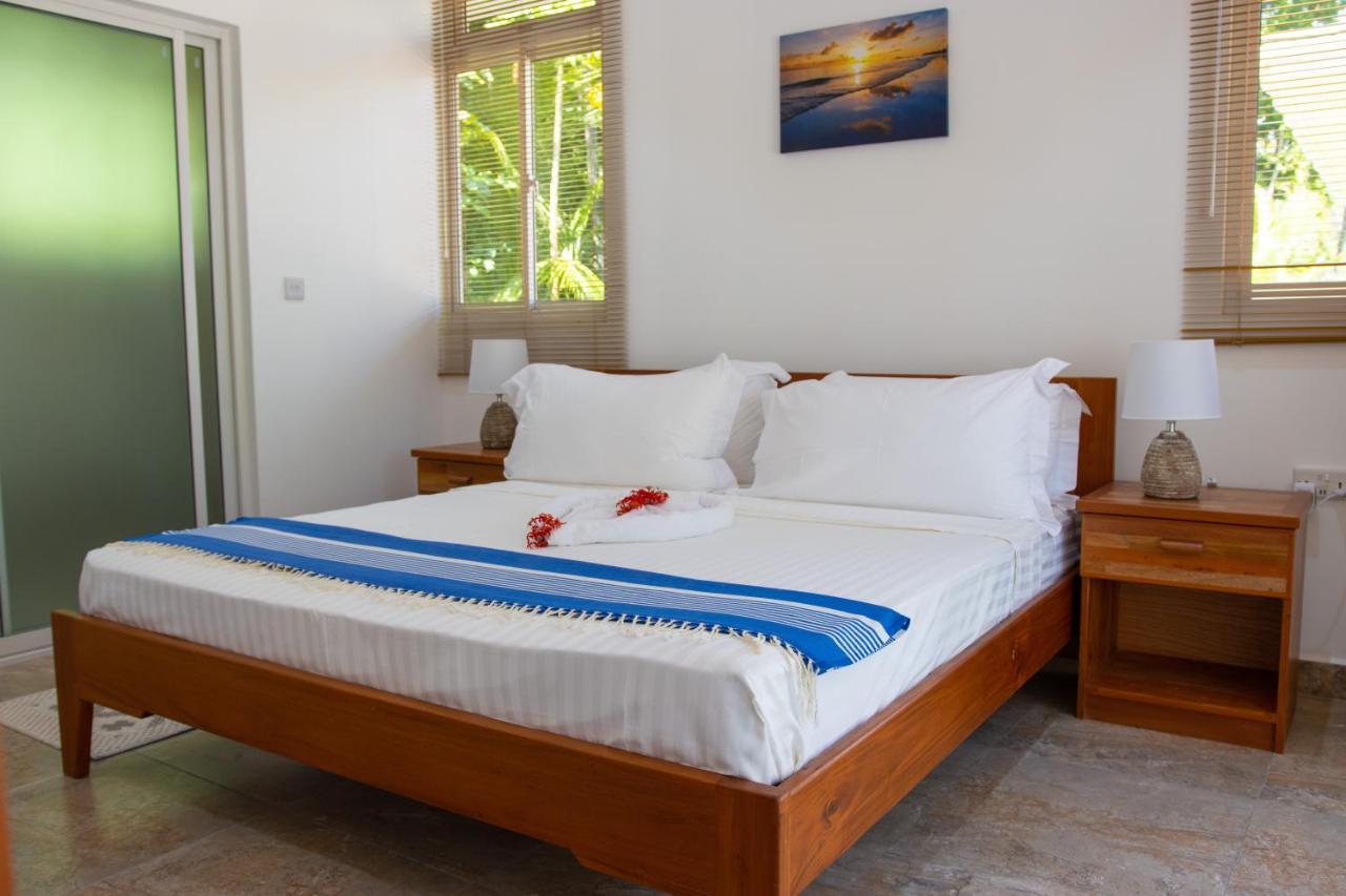 Macmillan'S Holiday Villas Grand Anse  Ngoại thất bức ảnh