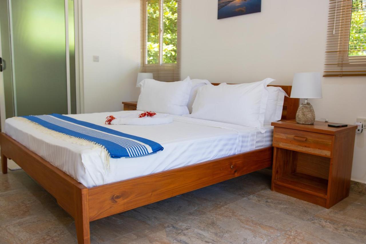 Macmillan'S Holiday Villas Grand Anse  Ngoại thất bức ảnh